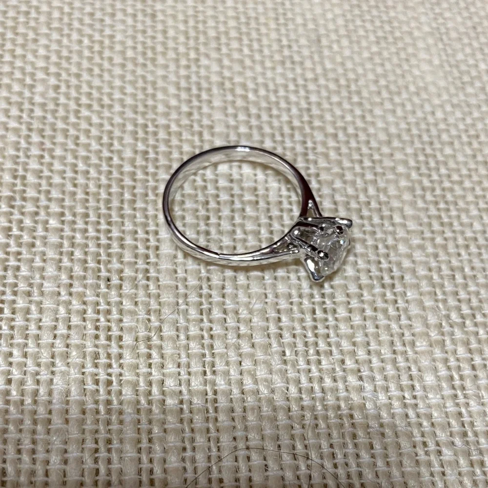 Six prong cubic zirconia silver metal ring size 6 3/4